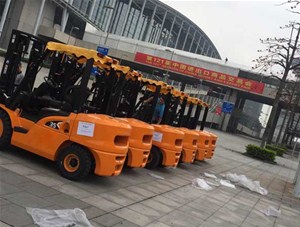 買(mǎi)叉車(chē)關(guān)注的不僅是價(jià)格，而是！你要知道不同價(jià)格叉車(chē)的區(qū)別